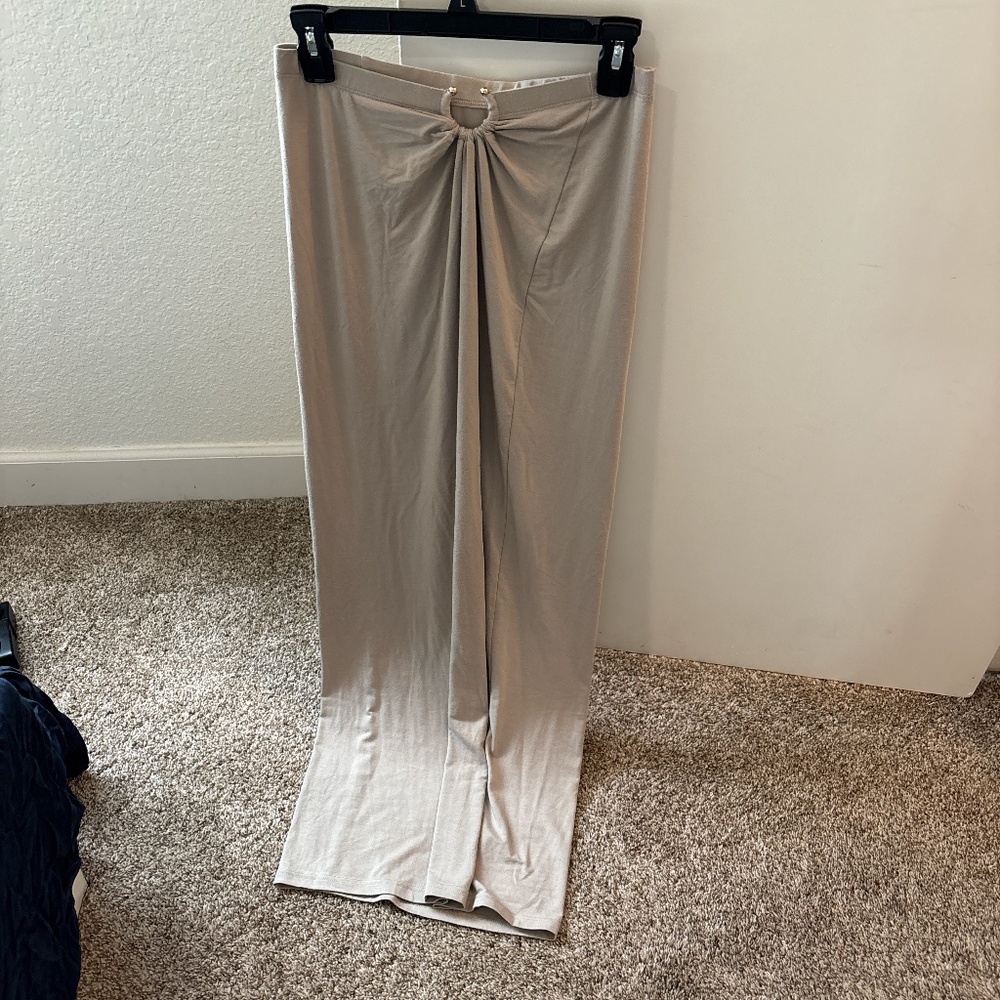 Good American light beige skirt brand new size small